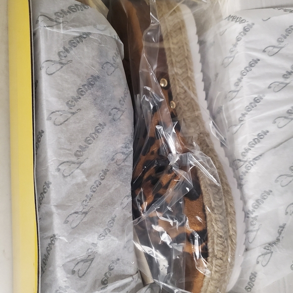 Shoes - Picture 4 of 6